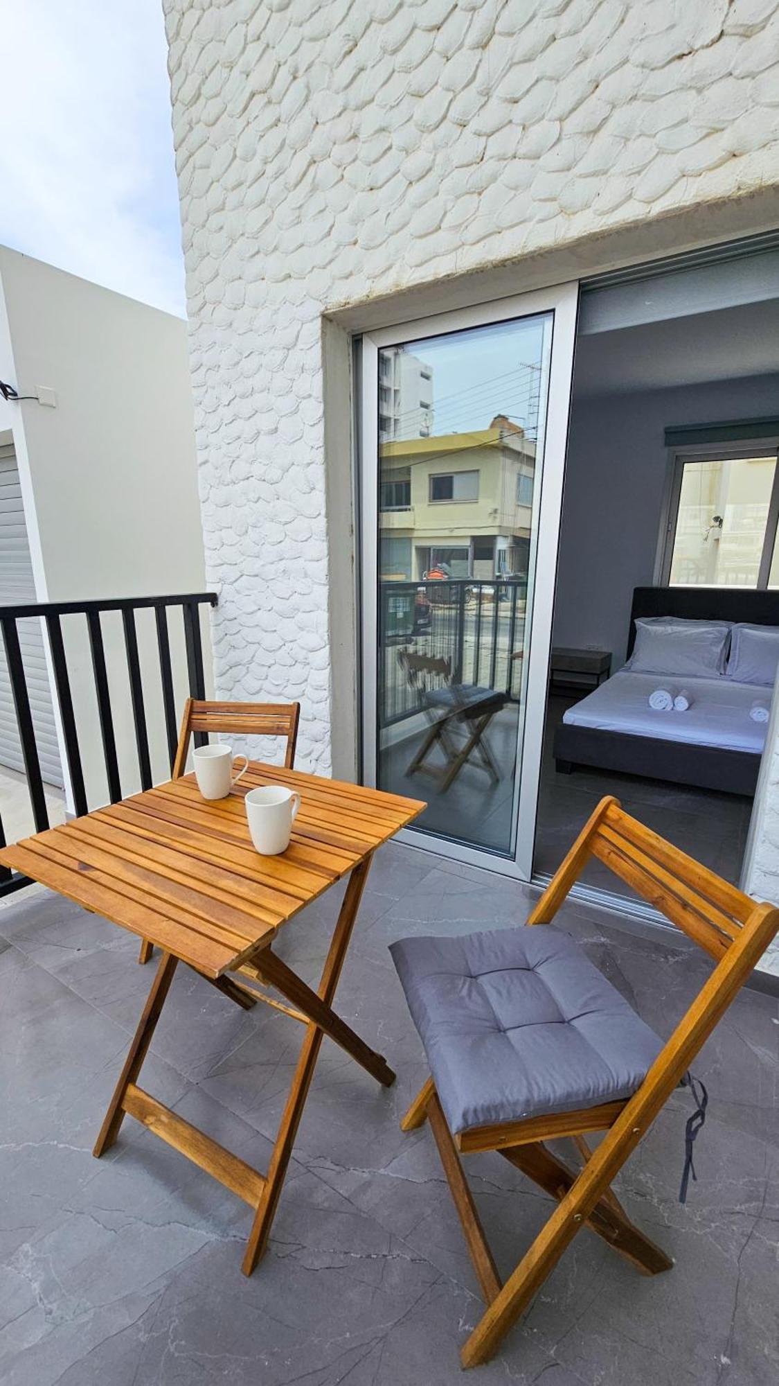 Eviathe Apartments Larnaca Bagian luar foto