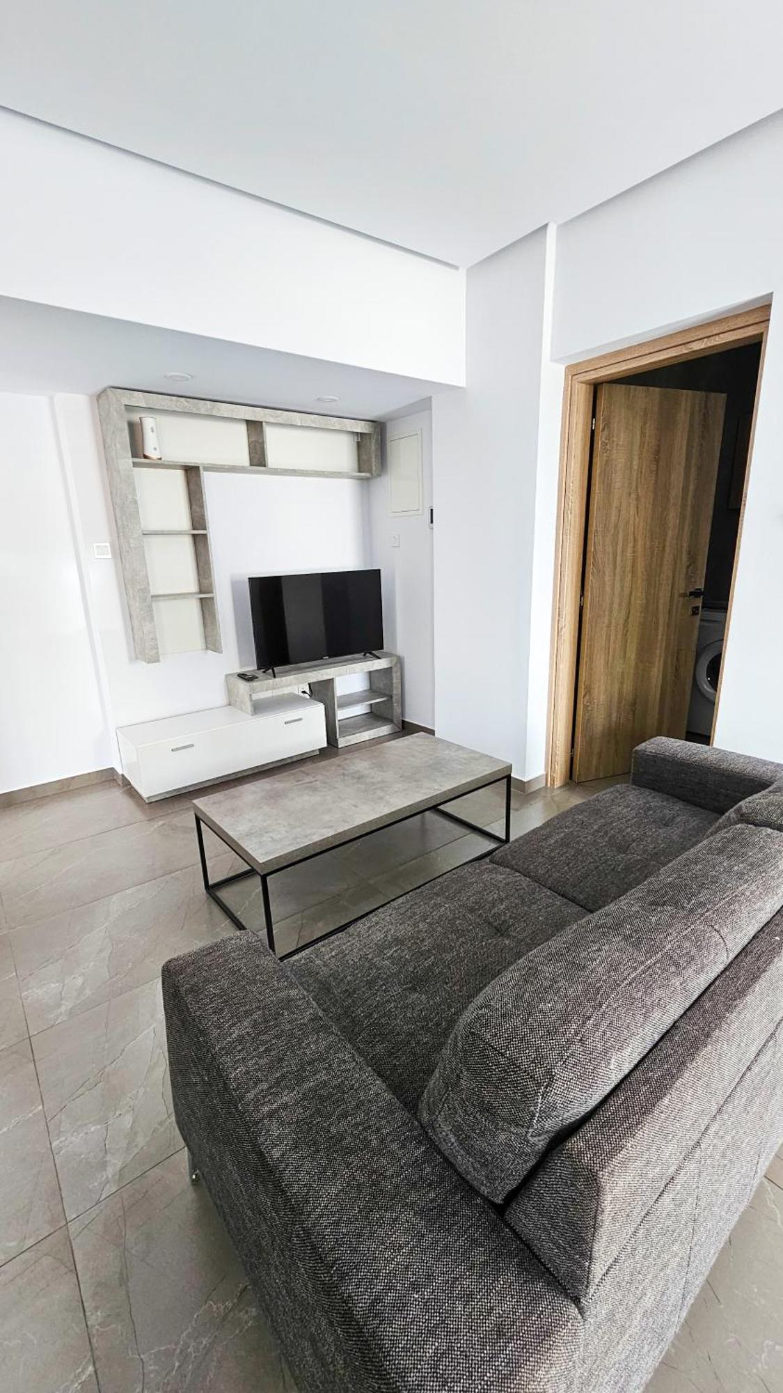 Eviathe Apartments Larnaca Bagian luar foto