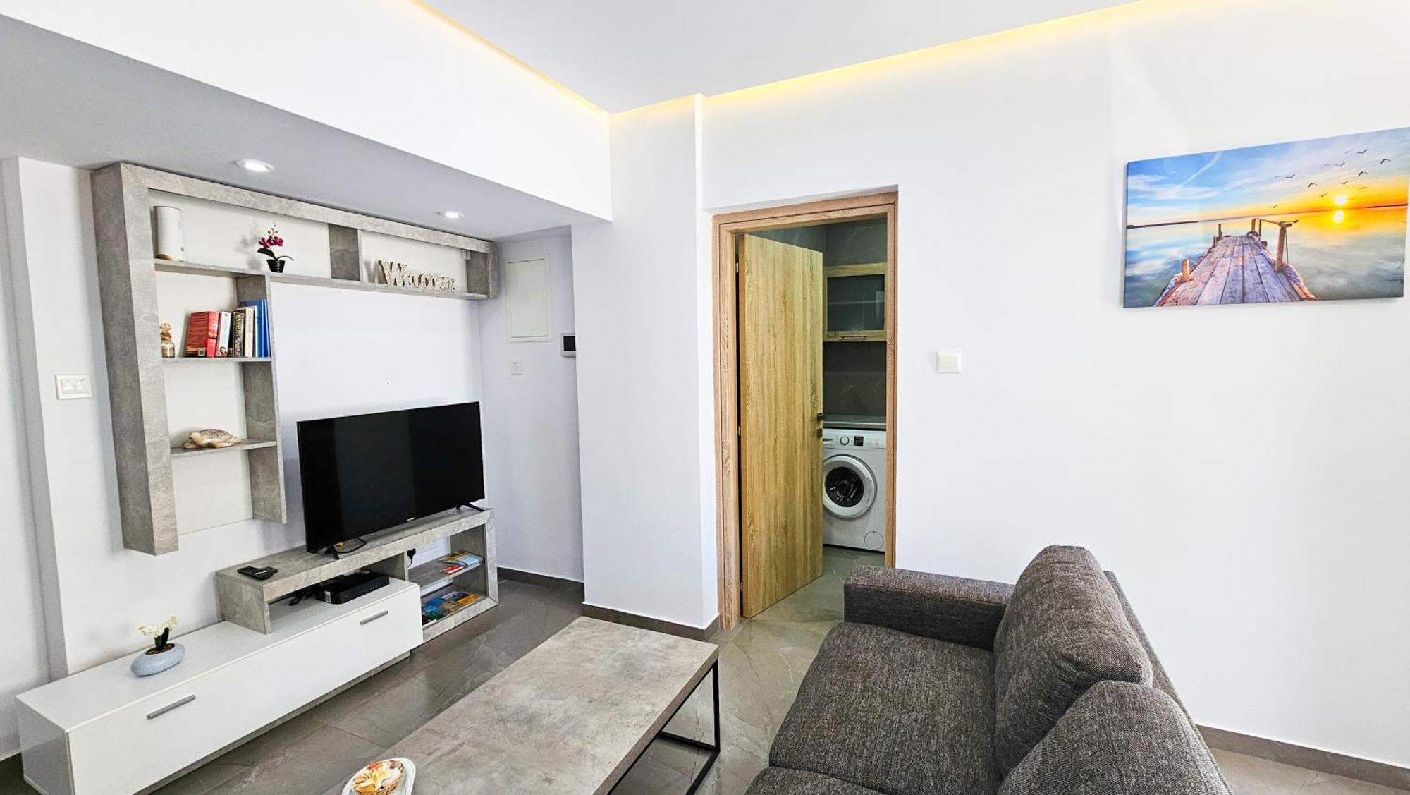 Eviathe Apartments Larnaca Bagian luar foto